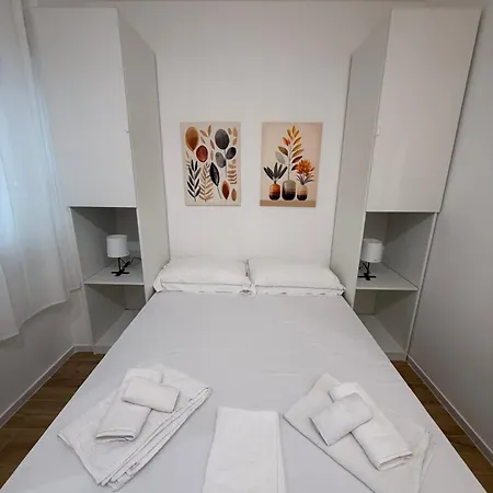 Cavour Loft - Modern House Μπάρι